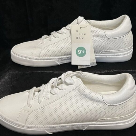 Women’s White Sneakers – Size 9.5 - Picture 3 of 4